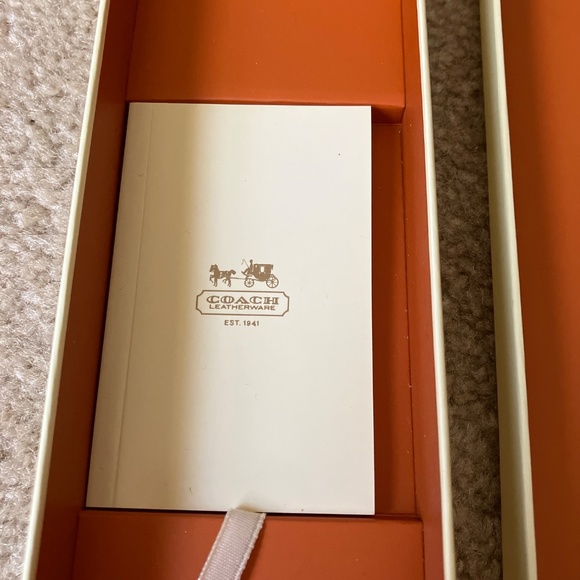 NWT Ladies’ Coach Wristwatch - Picture 8 of 11